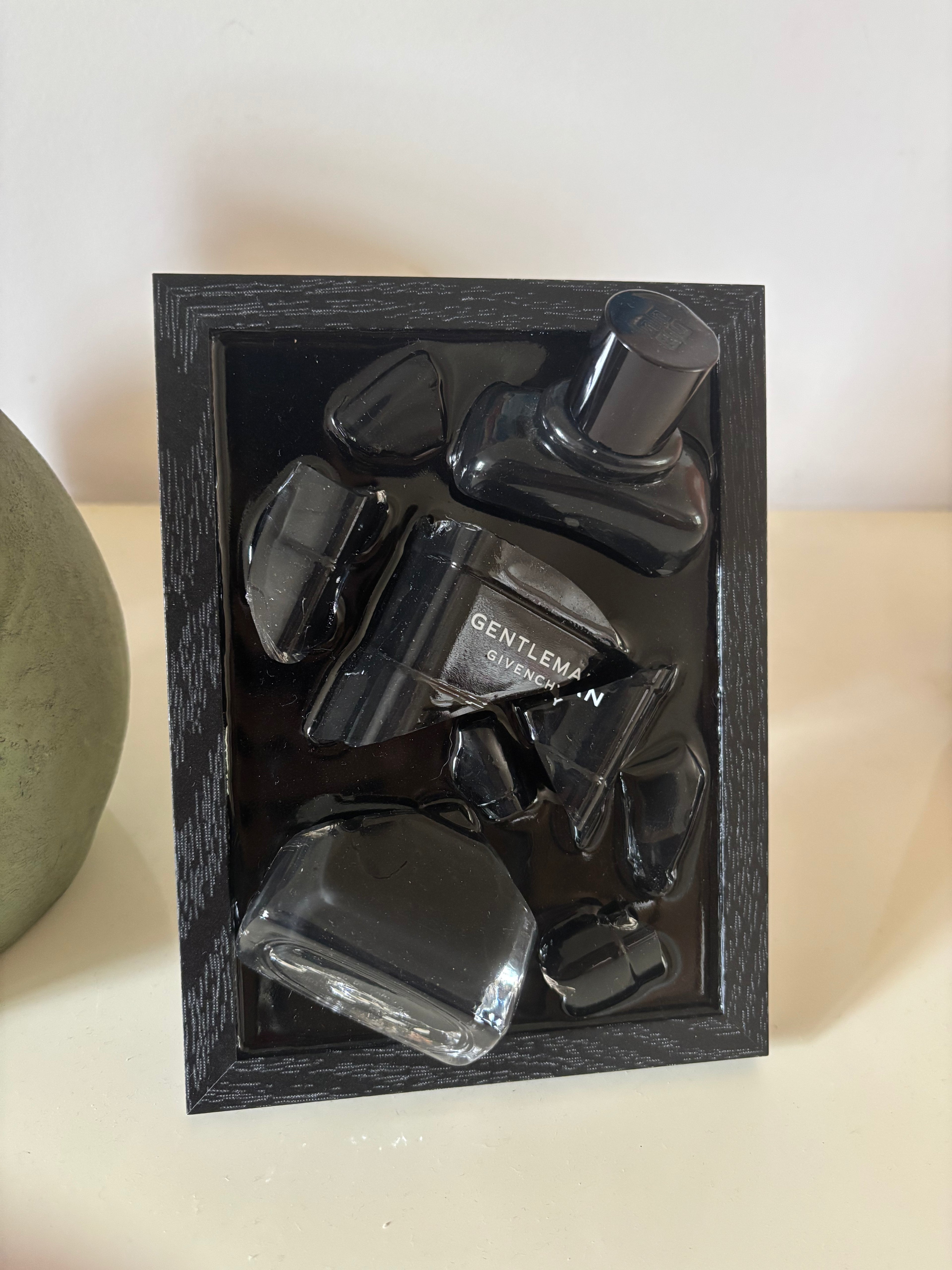Cadre Givenchy Gentleman – pièce unique artisanale