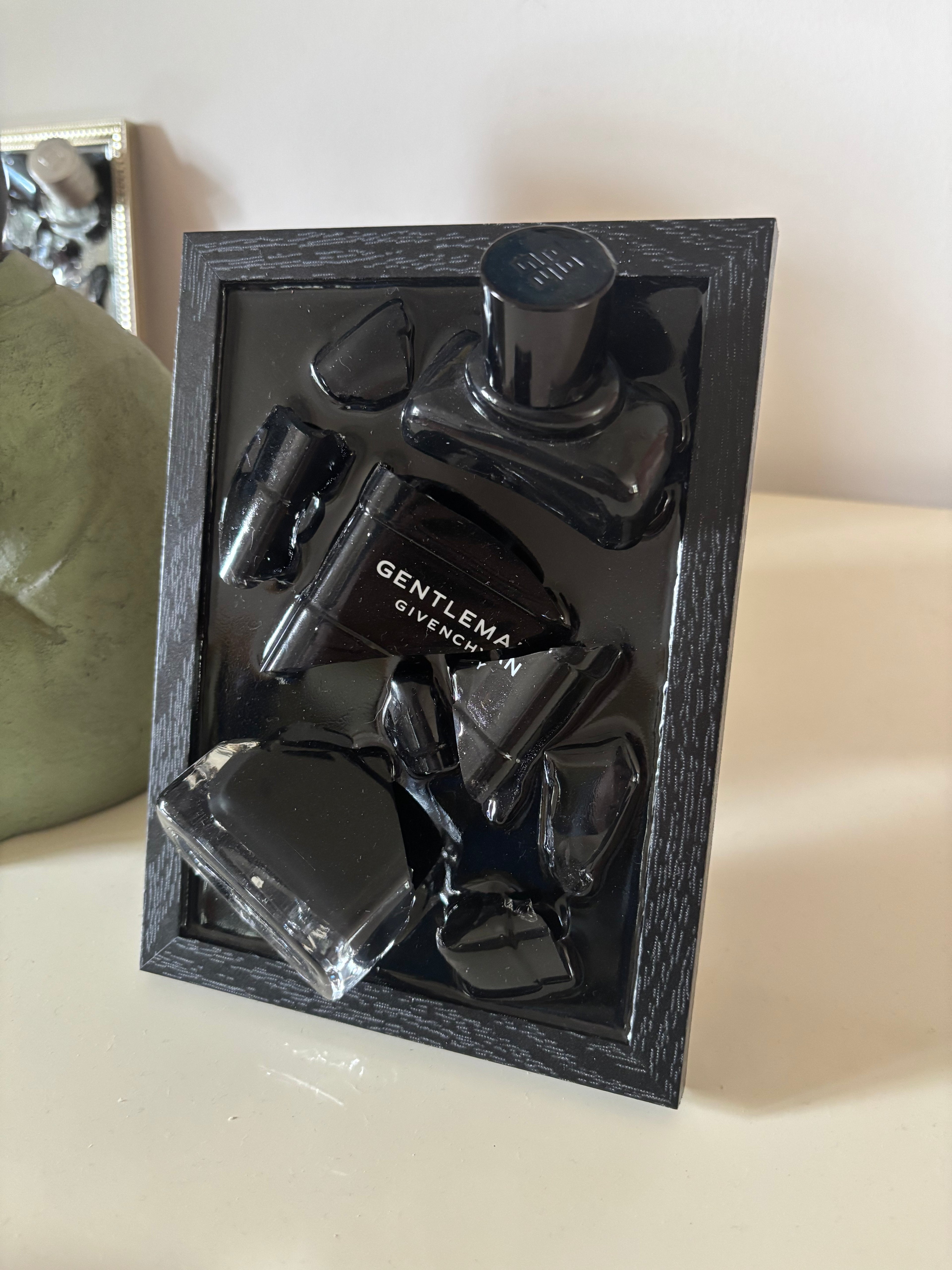 Cadre Givenchy Gentleman – pièce unique artisanale
