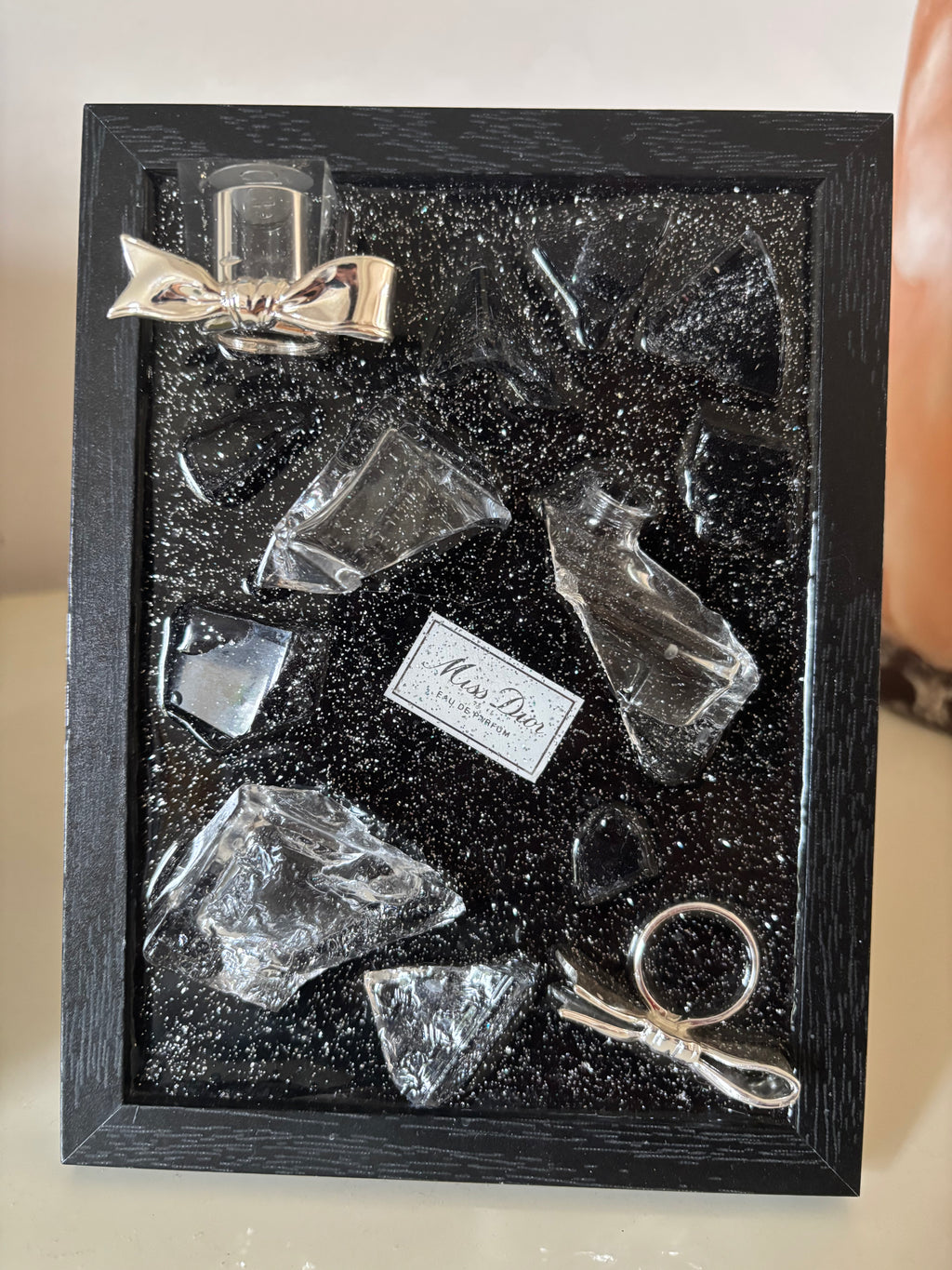 Cadre Dior Miss Dior – pièce unique décorative